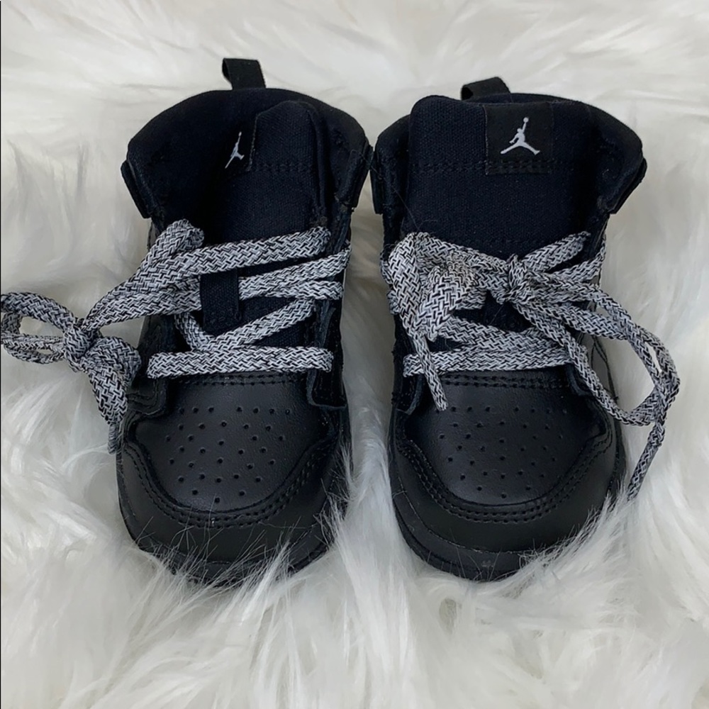 Baby boy Air Jordan size 4C